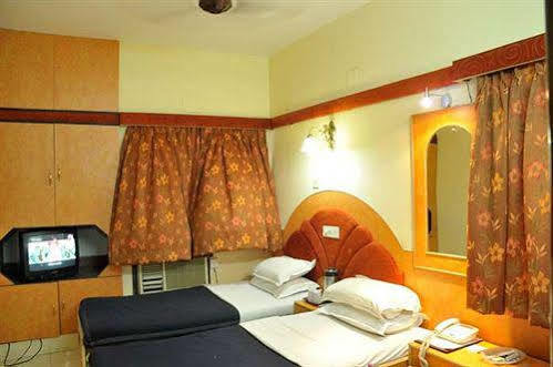 Hotel Heera International Calcutta Extérieur photo