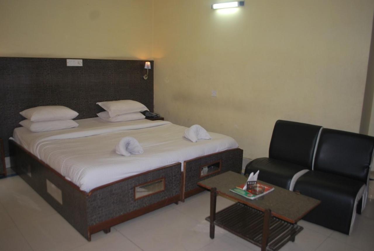 Hotel Heera International Calcutta Extérieur photo